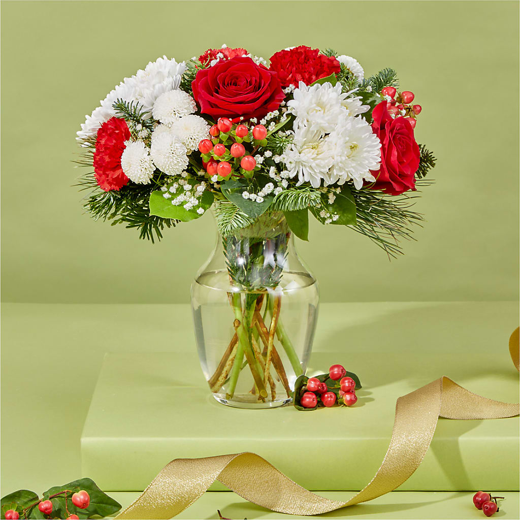 Chance of Flurries Bouquet –  Fleuriste East Angus Et Maison Du Cadeau, East Angus PQ