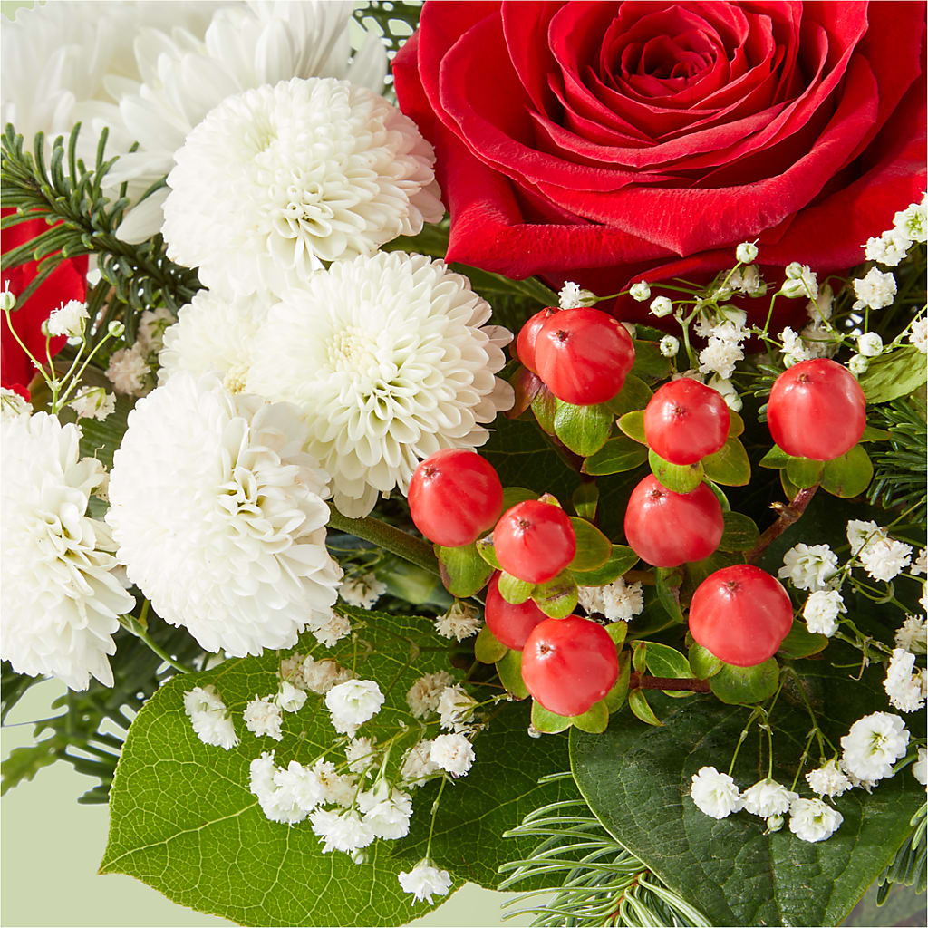Chance of Flurries Bouquet –  Fleuriste East Angus Et Maison Du Cadeau, East Angus PQ