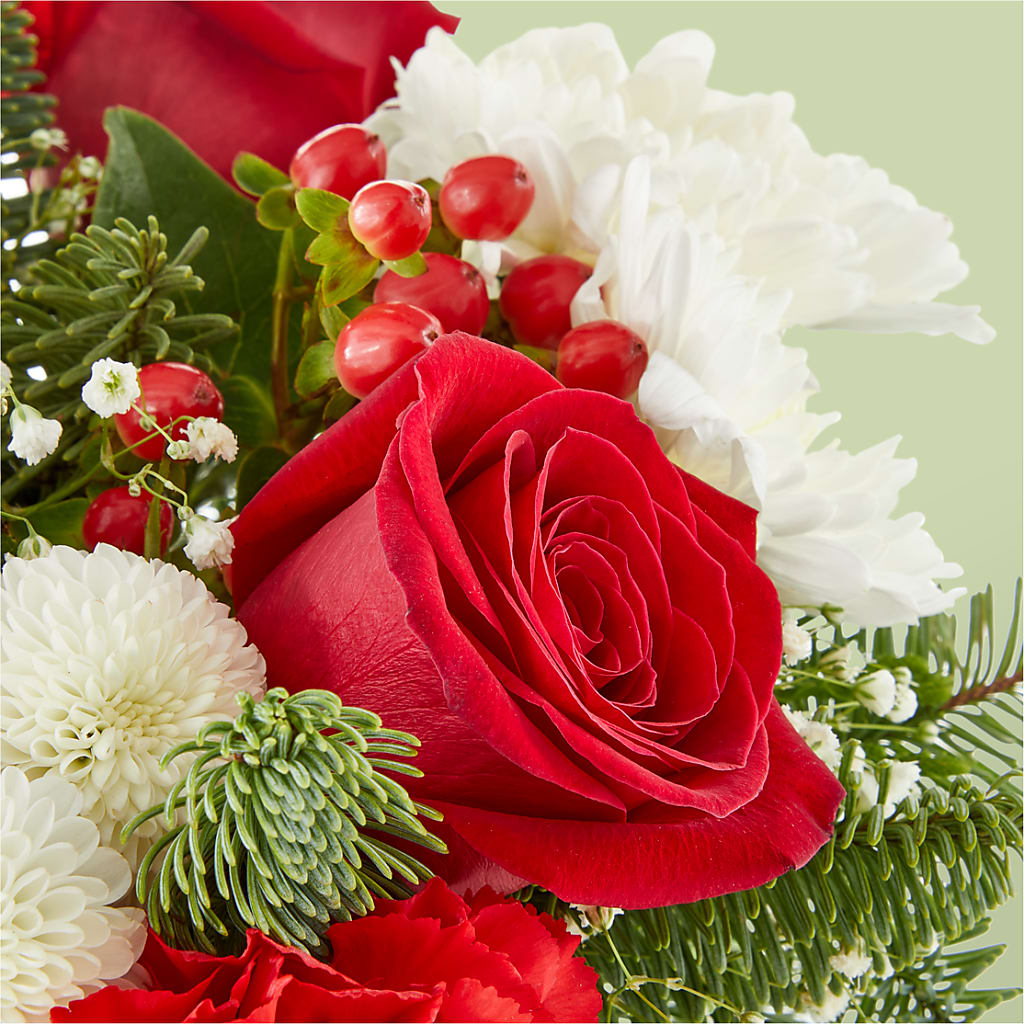 Chance of Flurries Bouquet –  Fleuriste East Angus Et Maison Du Cadeau, East Angus PQ