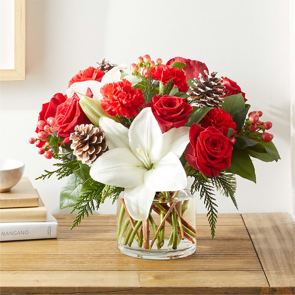 Oh So Jolly Bouquet –  Fleuriste East Angus Et Maison Du Cadeau, East Angus PQ