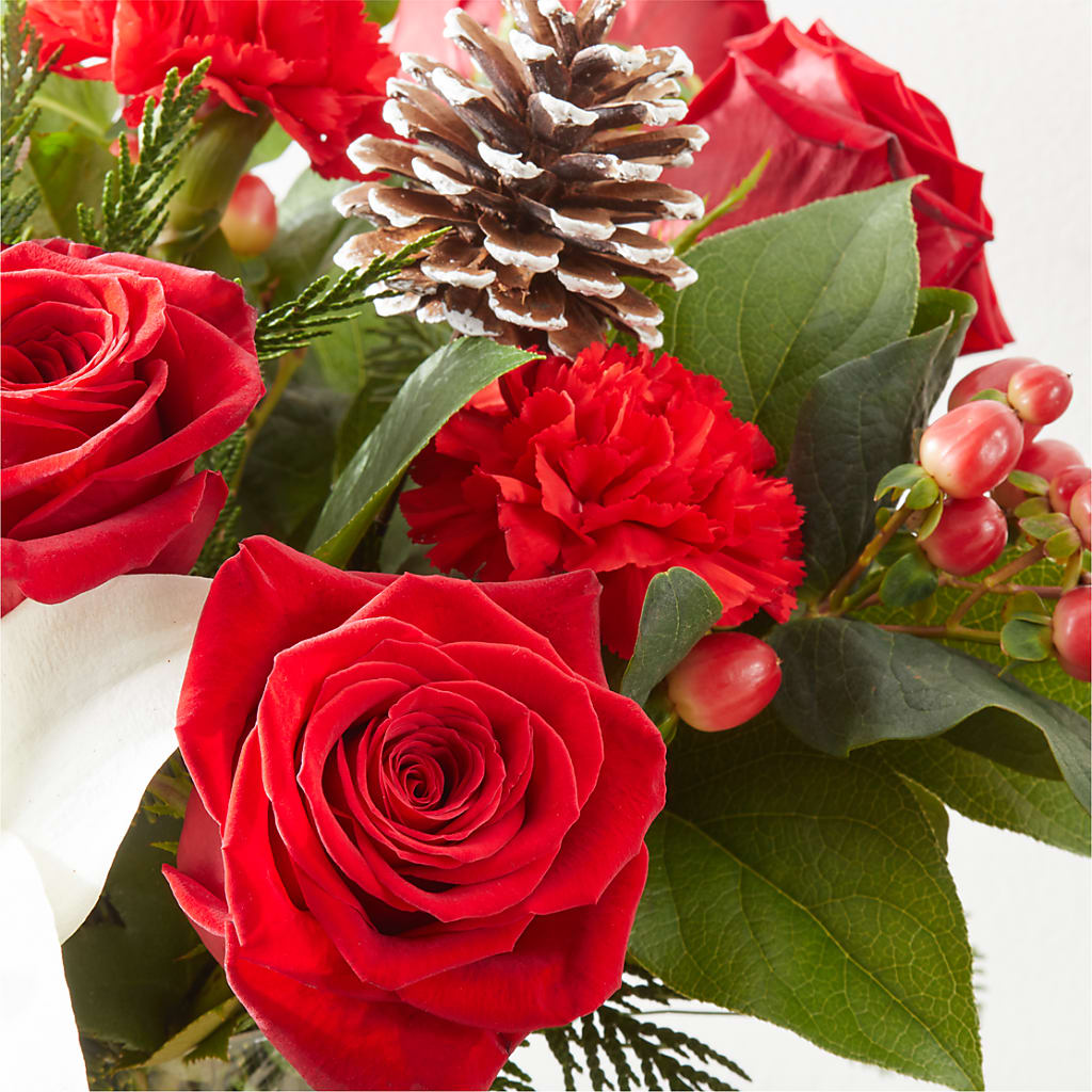 Oh So Jolly Bouquet –  Fleuriste East Angus Et Maison Du Cadeau, East Angus PQ
