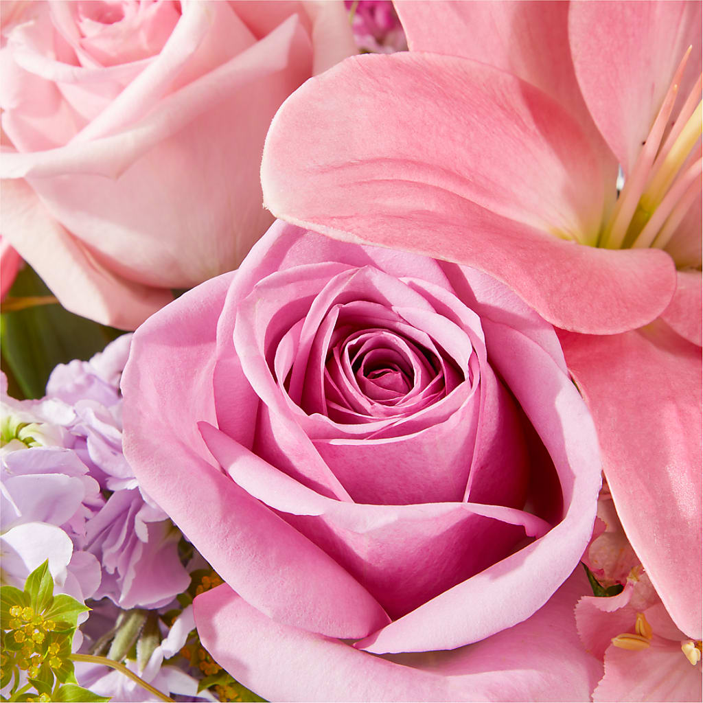 The Crown Jewel Bouquet –  Fleuriste East Angus Et Maison Du Cadeau, East Angus PQ