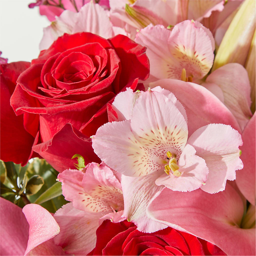Lucky in Love Bouquet –  Fleuriste East Angus Et Maison Du Cadeau, East Angus PQ
