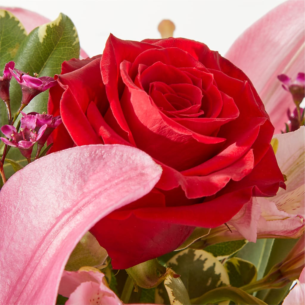 Lucky in Love Bouquet –  Fleuriste East Angus Et Maison Du Cadeau, East Angus PQ