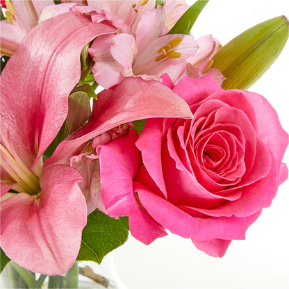 Lots of Love Bouquet –  Fleuriste East Angus Et Maison Du Cadeau, East Angus PQ
