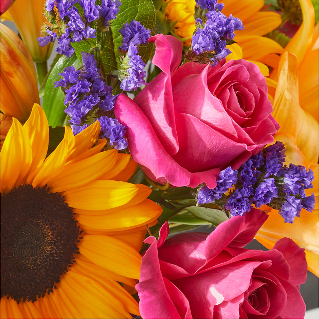 Joyful Bouquet –  Fleuriste East Angus Et Maison Du Cadeau, East Angus PQ