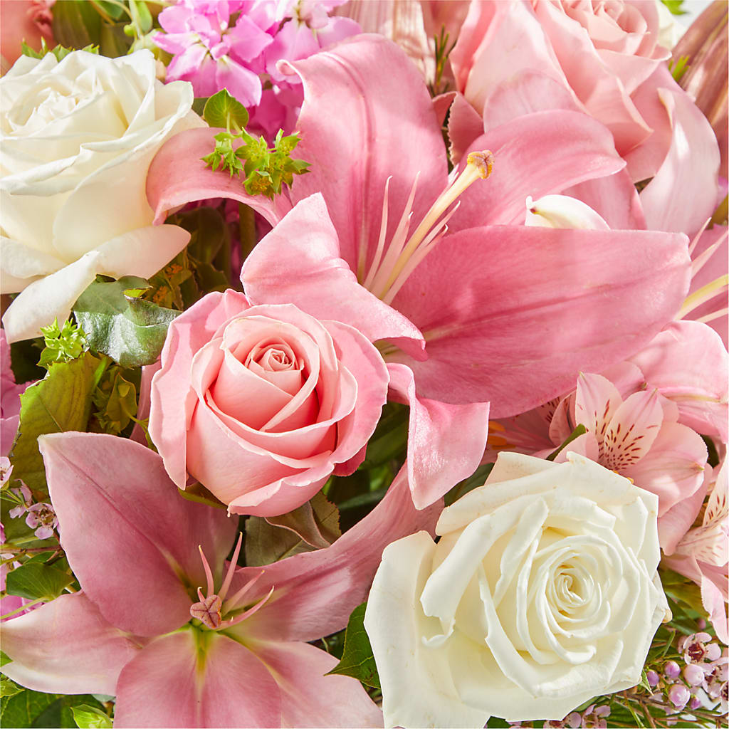 Ethereal Beauty Bouquet –  Fleuriste East Angus Et Maison Du Cadeau, East Angus PQ