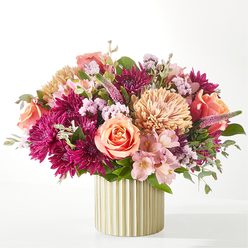 Berry Cobbler Bouquet with Ivory Vase –  Fleuriste East Angus Et Maison Du Cadeau, East Angus PQ