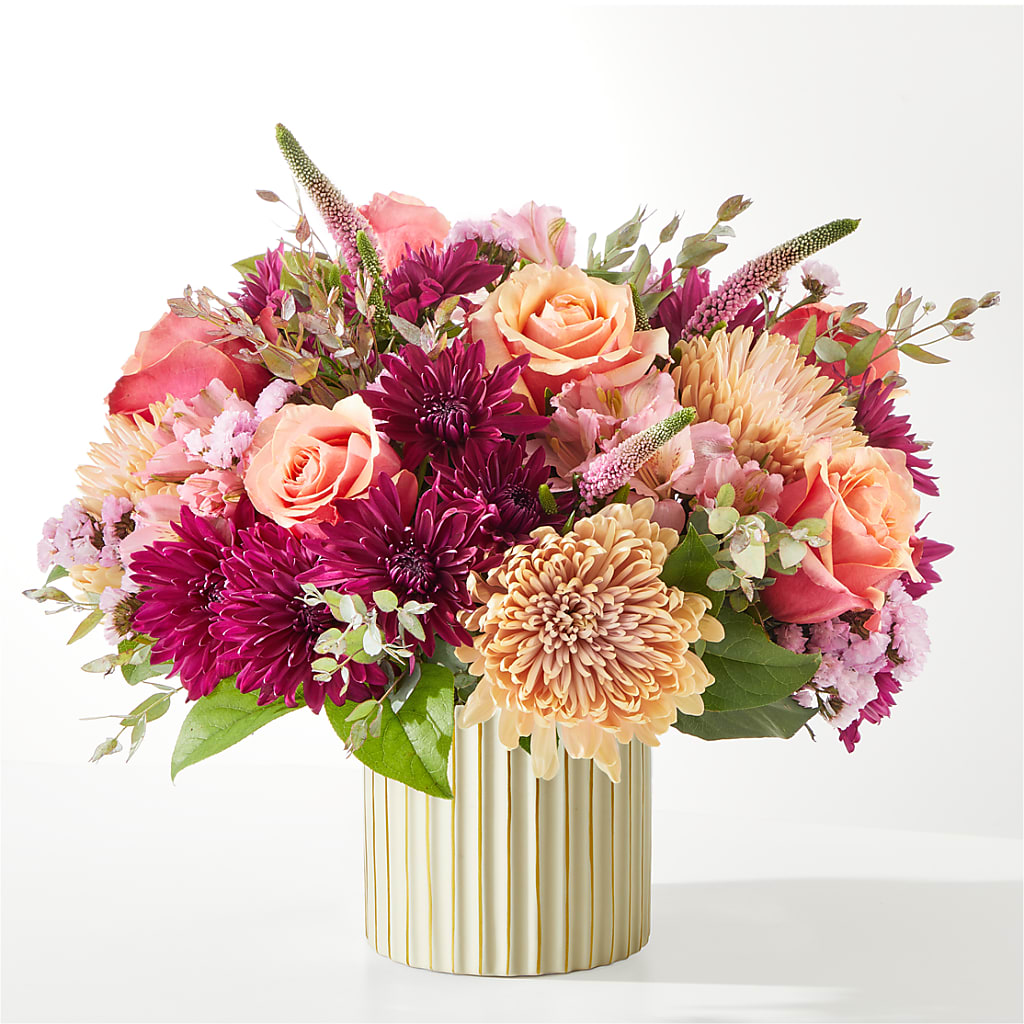 Berry Cobbler Bouquet with Ivory Vase –  Fleuriste East Angus Et Maison Du Cadeau, East Angus PQ