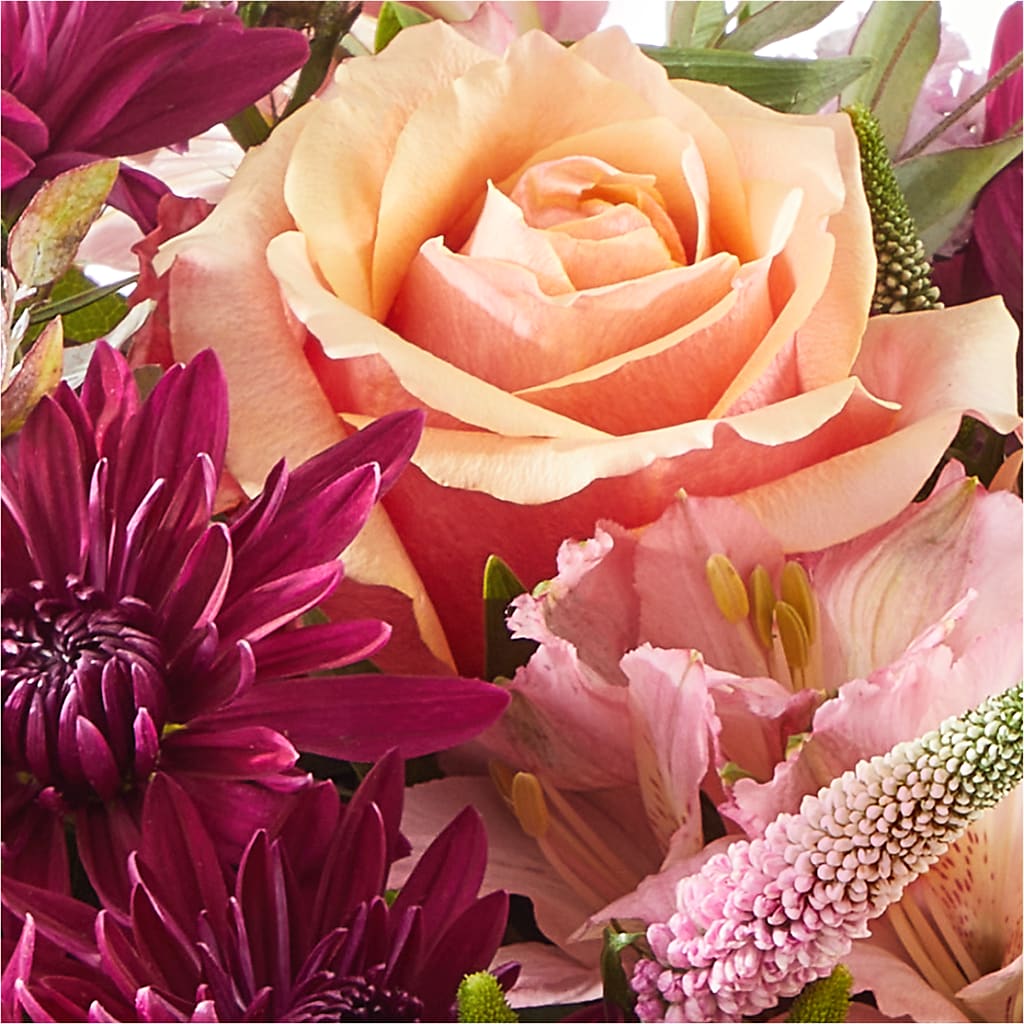 Berry Cobbler Bouquet –  Fleuriste East Angus Et Maison Du Cadeau, East Angus PQ