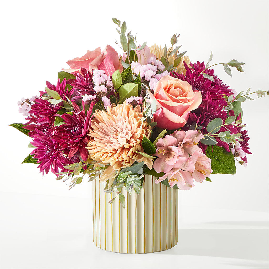 Berry Cobbler Bouquet with Ivory Vase –  Fleuriste East Angus Et Maison Du Cadeau, East Angus PQ