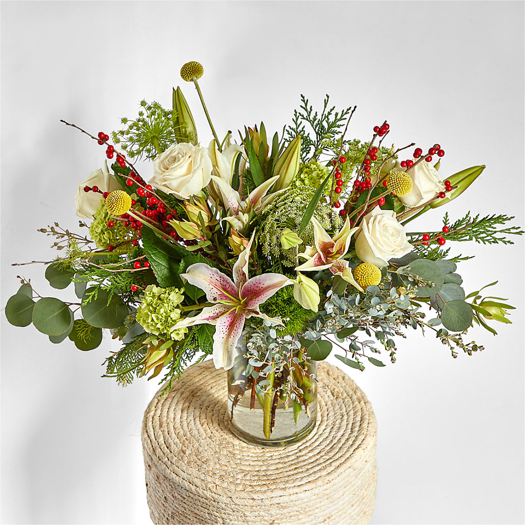 Berry & Bright Bouquet –  Fleuriste East Angus Et Maison Du Cadeau, East Angus PQ