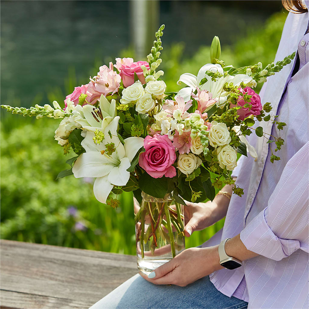 Fondly Bouquet –  Fleuriste East Angus Et Maison Du Cadeau, East Angus PQ